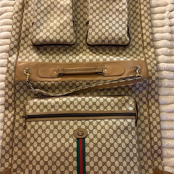 Vintage Gucci GG Supreme Canvas Garment Bag with Signature Red and Green Stripe. - Picture 12 of 16